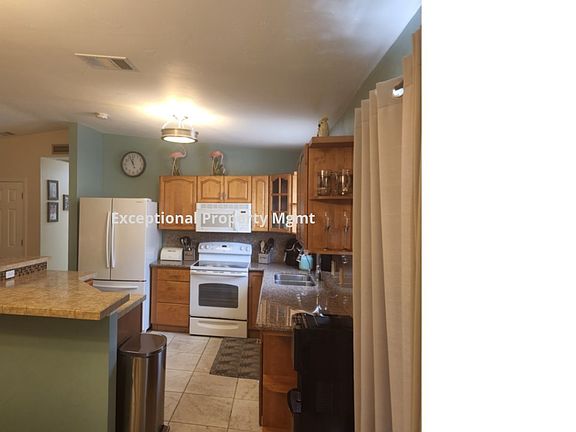 5th image of 705 SW 27th Ter