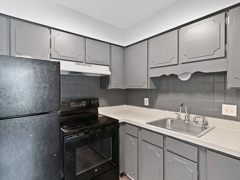 1815 Potomac Cir — Photo 5