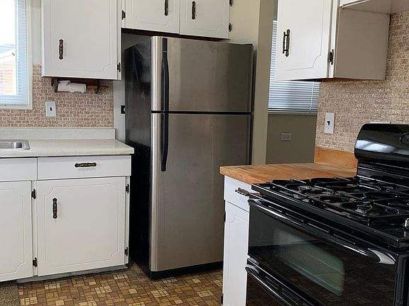 4th image of 1328 Balmoral Ave