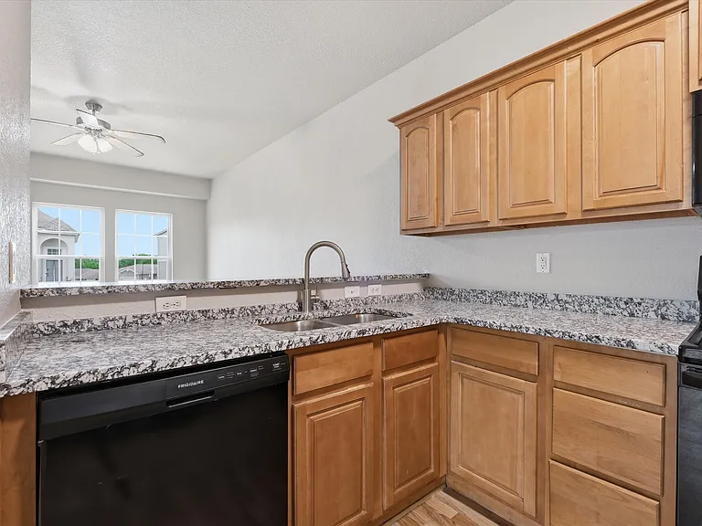 10341 Parkview Ave — Photo 23
