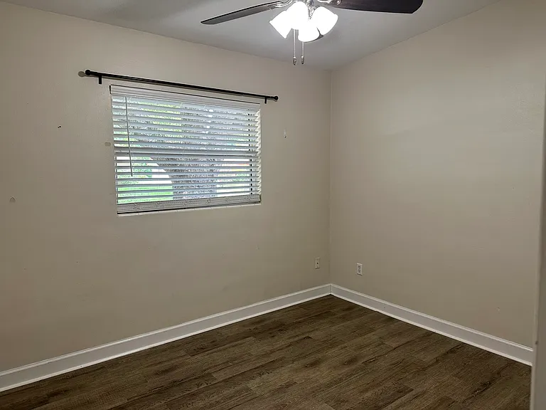 3721 Surrey Dr — Photo 13