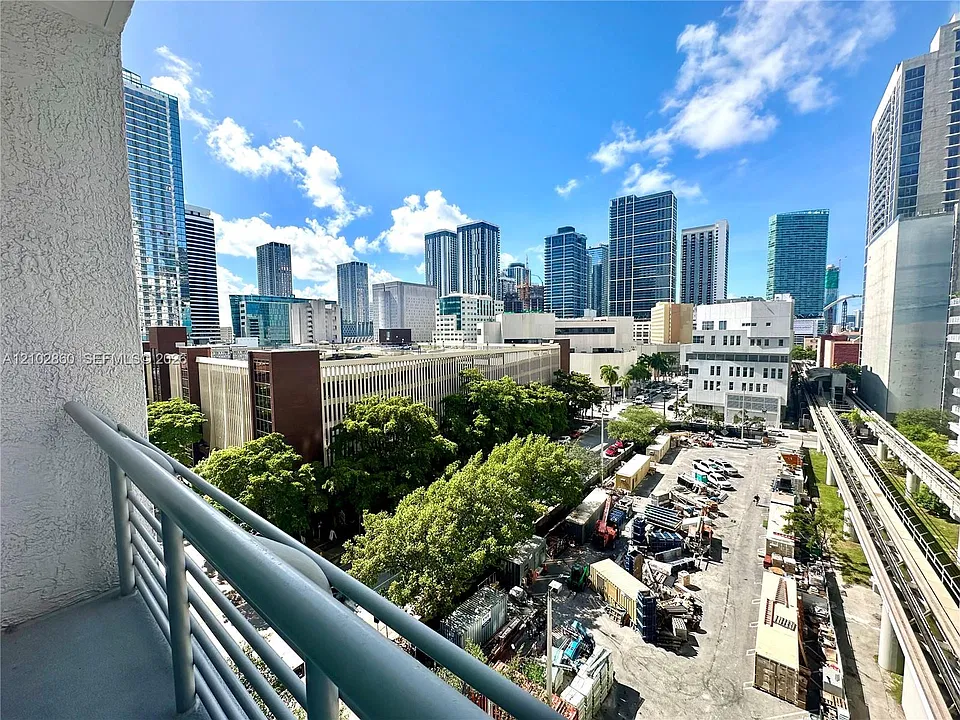 133 NE 2nd Ave #809