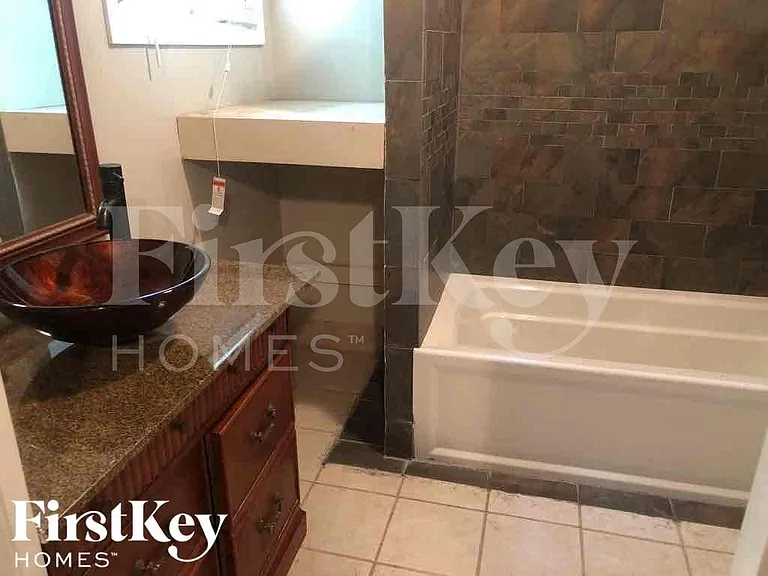 5457 Biffle Ct — Photo 10