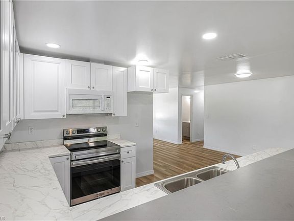 5th image of 27255 Belle Rio DR