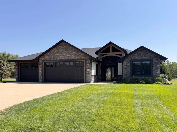 1 Panorama Ct, Hutchinson, KS 67502