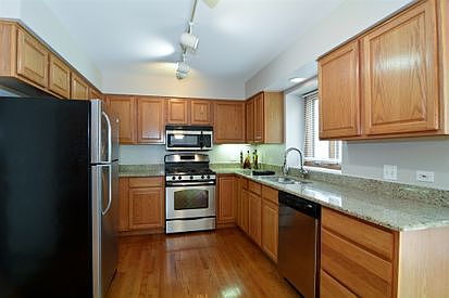 5th image of 948 Highland Ave