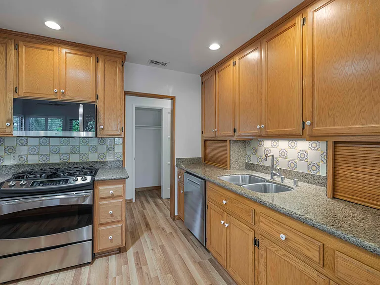 22826 Marjorie Ave — Photo 9