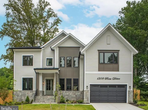 1208 Ross Dr SW, Vienna, VA 22180