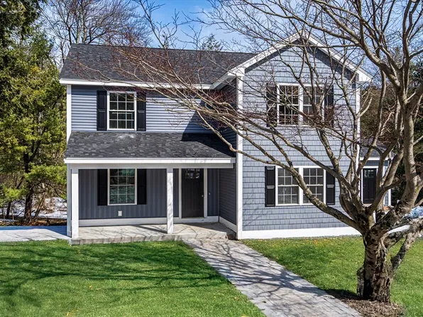 35 Homestead Rd, Lynnfield, MA 01940