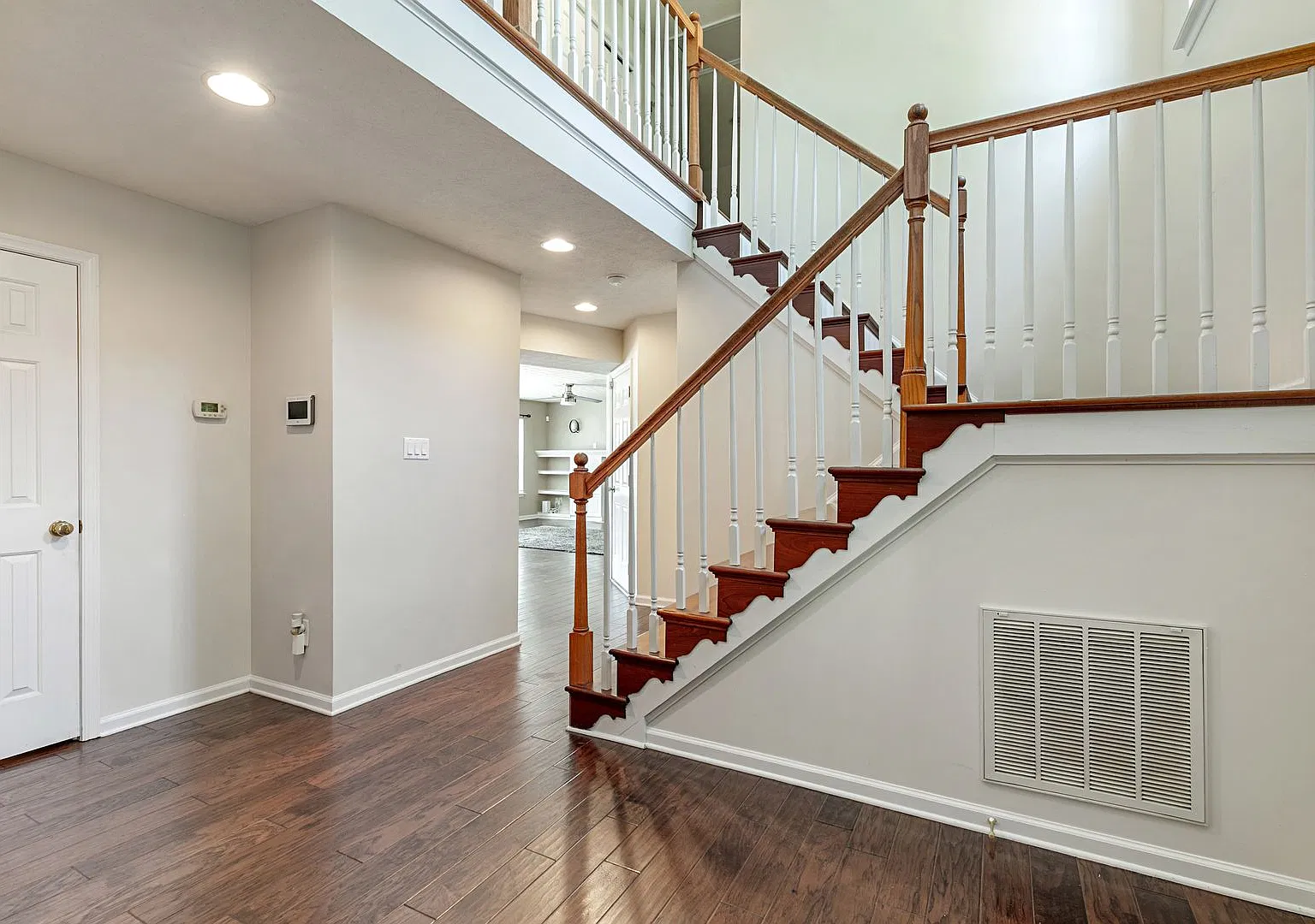 4 bed, 2.5 bath, 2799 sqft, $3,500 — Photo 2