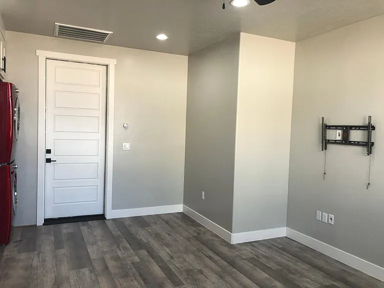 1142 E Majestic Court Dr — Photo 4