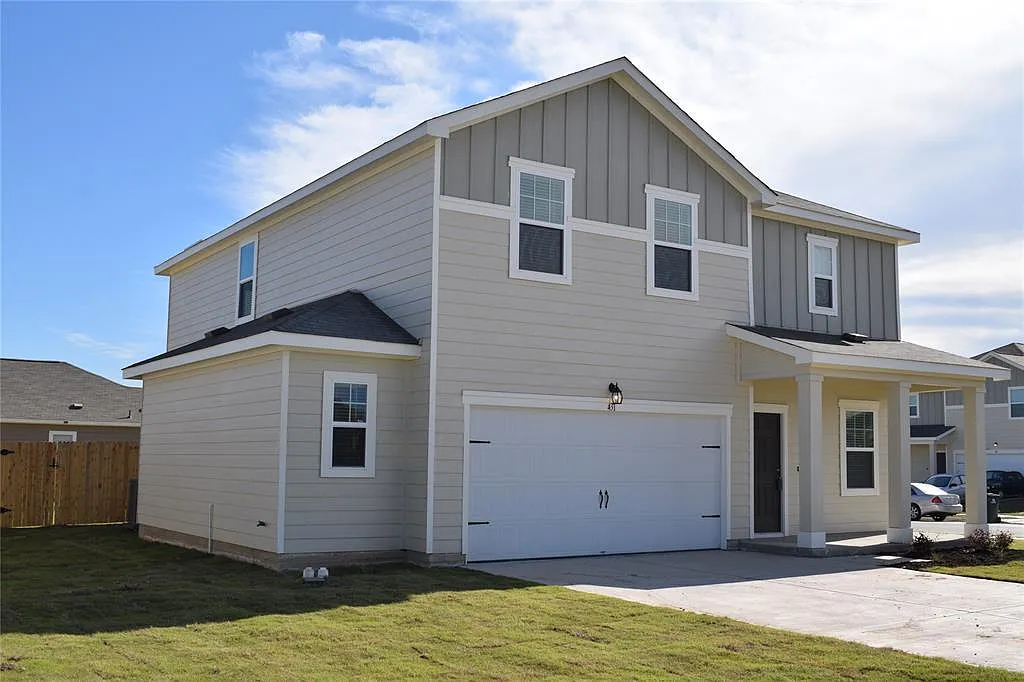 4 bed, 2.5 bath, 2338 sqft, $2,150 — Photo 2
