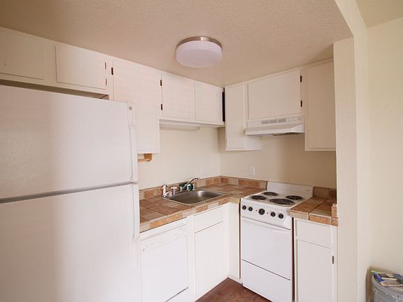 3rd image of 2158 N Garland Ave APT 3