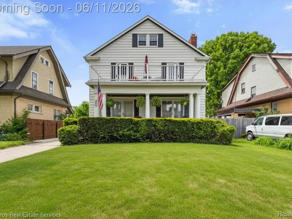 1215 Nottingham Rd, Grosse Pointe Park, MI 48230