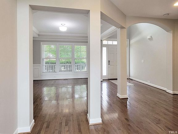 4th image of 905 Linden Ridge Dr
