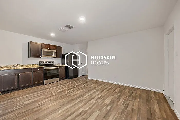 3 bed, 2.0 bath, 872 sqft, $925 — Photo 4