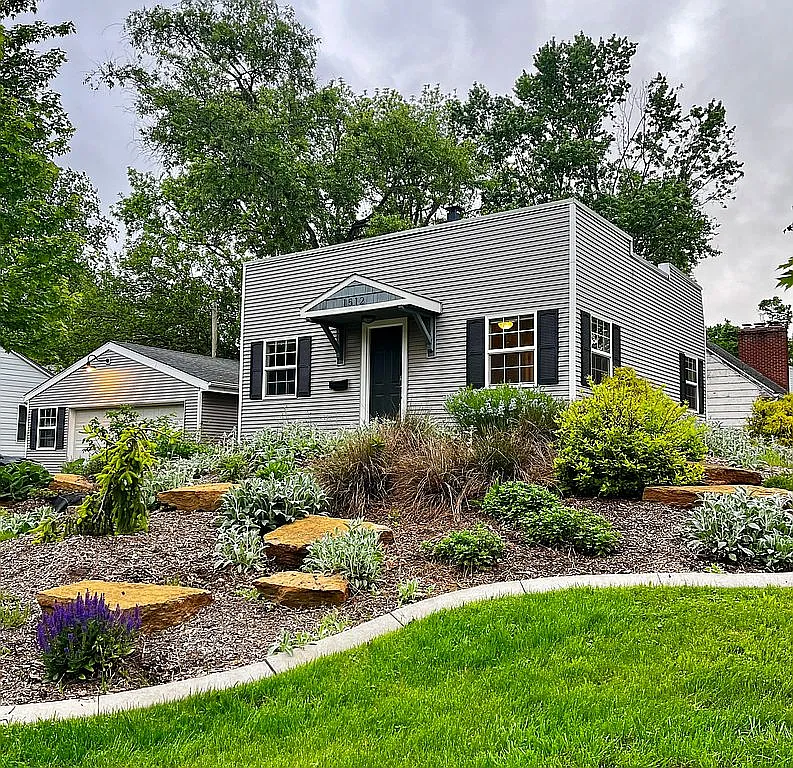 1512 W Green St photo 1