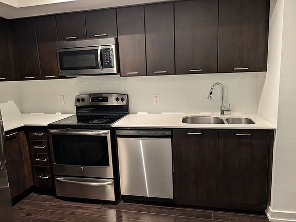 4th image of 2220 Lake Shore Blvd W #3601