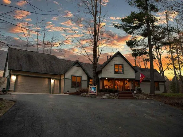 1035 Wickman Dr, Iron Mountain, MI 49801