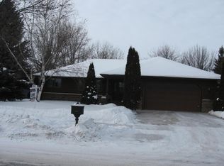 205 Northridge Hills Ct, Grand Forks, ND 58201