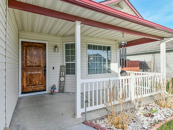 4th image of 18127 Spicebush Ave