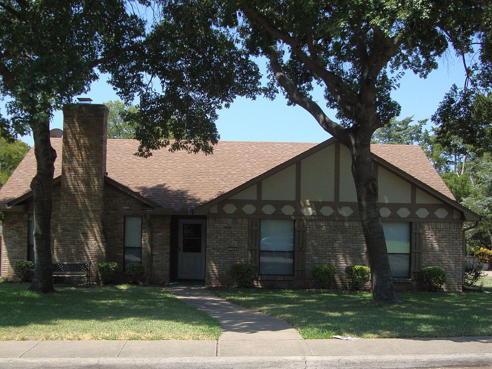1st image of 706 Forest Ln