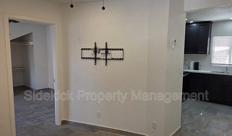 1157 S Townsend Ave — Photo 7