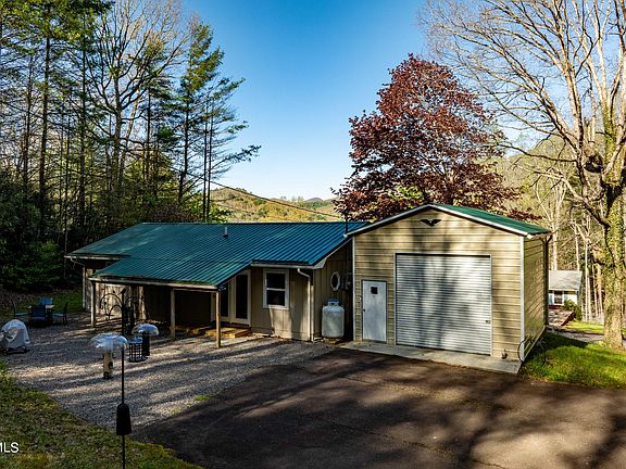4th image of 472 Chestnut Dr