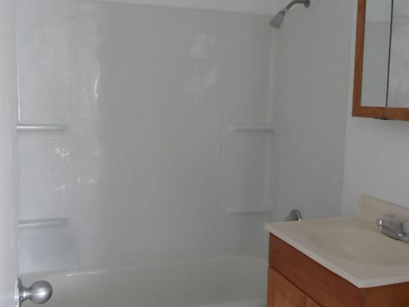 4th image of 561 Victor Ave #B