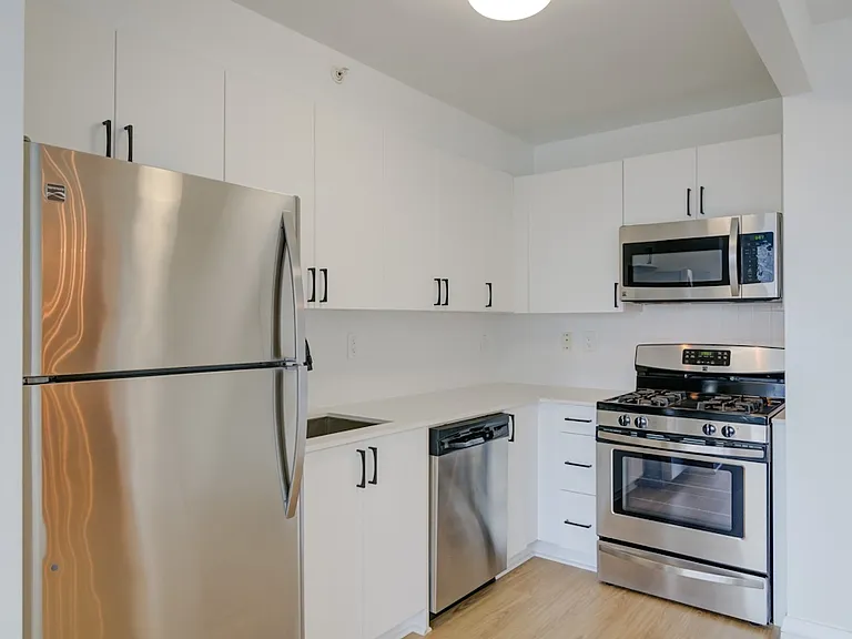 800 6th Ave #21A — Photo 5