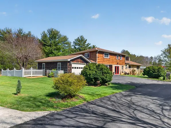 134 Lynnhaven Rd, Hillsville, VA 24343