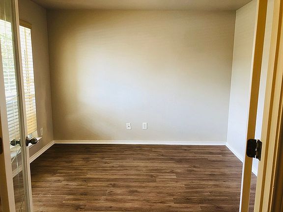 Den/formal dining 