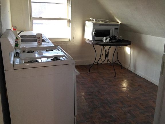 2nd image of 629 Forest Ave APT 3