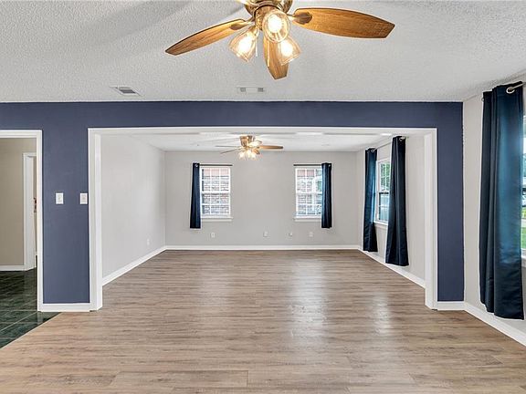 5th image of 3635 Meadowdale Dr