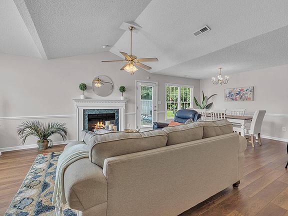 3rd image of 97 Rollingwood Dr