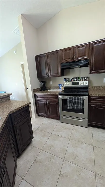 4 bed, 2.0 bath, 1752 sqft, $1,950 — Photo 4