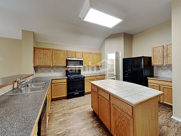 3rd image of 1200 Seneca Pl