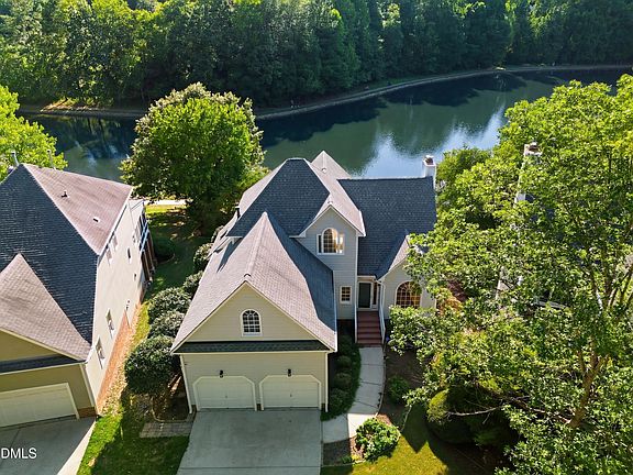 2nd image of 111 Windrock Ln