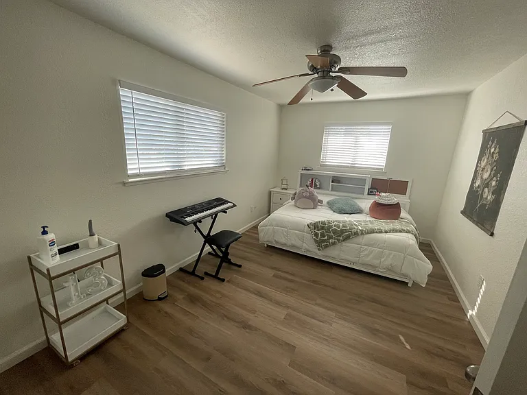 Second upstairs bedroom