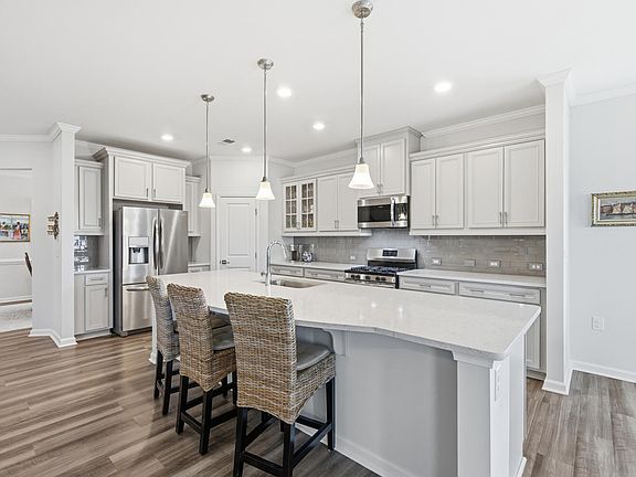 2nd image of 1009 Tamarisk Ln