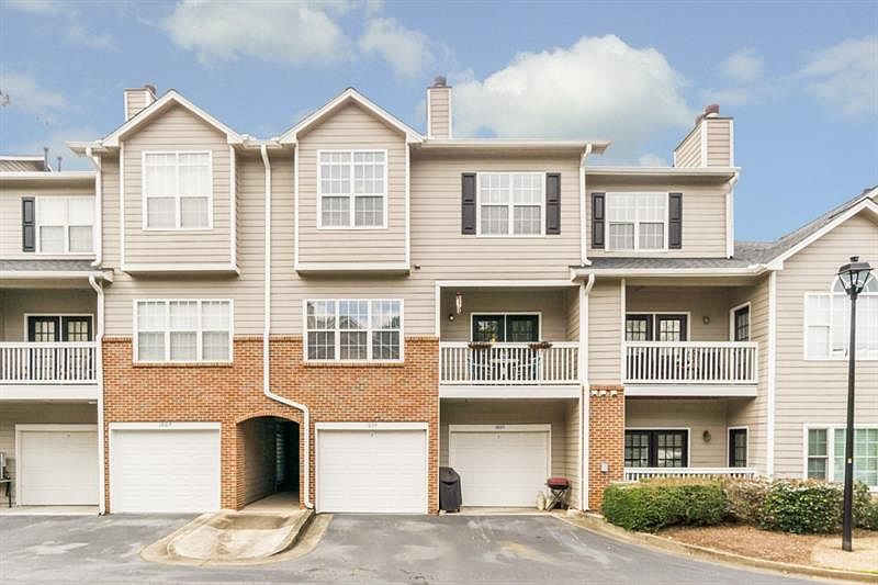 1st image of 1005 Vinings Forest Ln SE