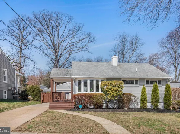 1208 Allison Dr, Rockville, MD 20851