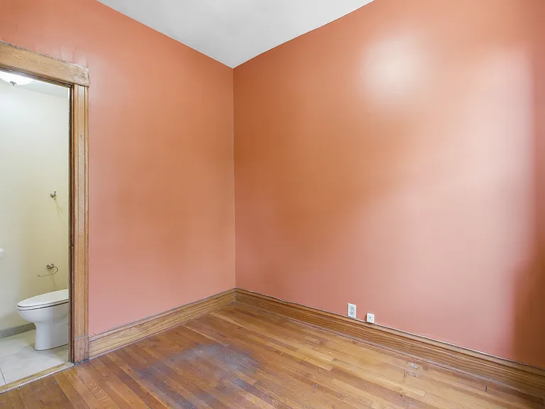 1213 W Addison St #1 — Photo 3