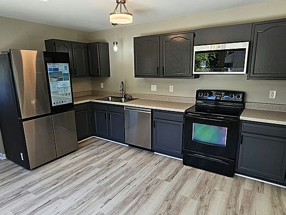 4th image of 612 Queens Creek Rd