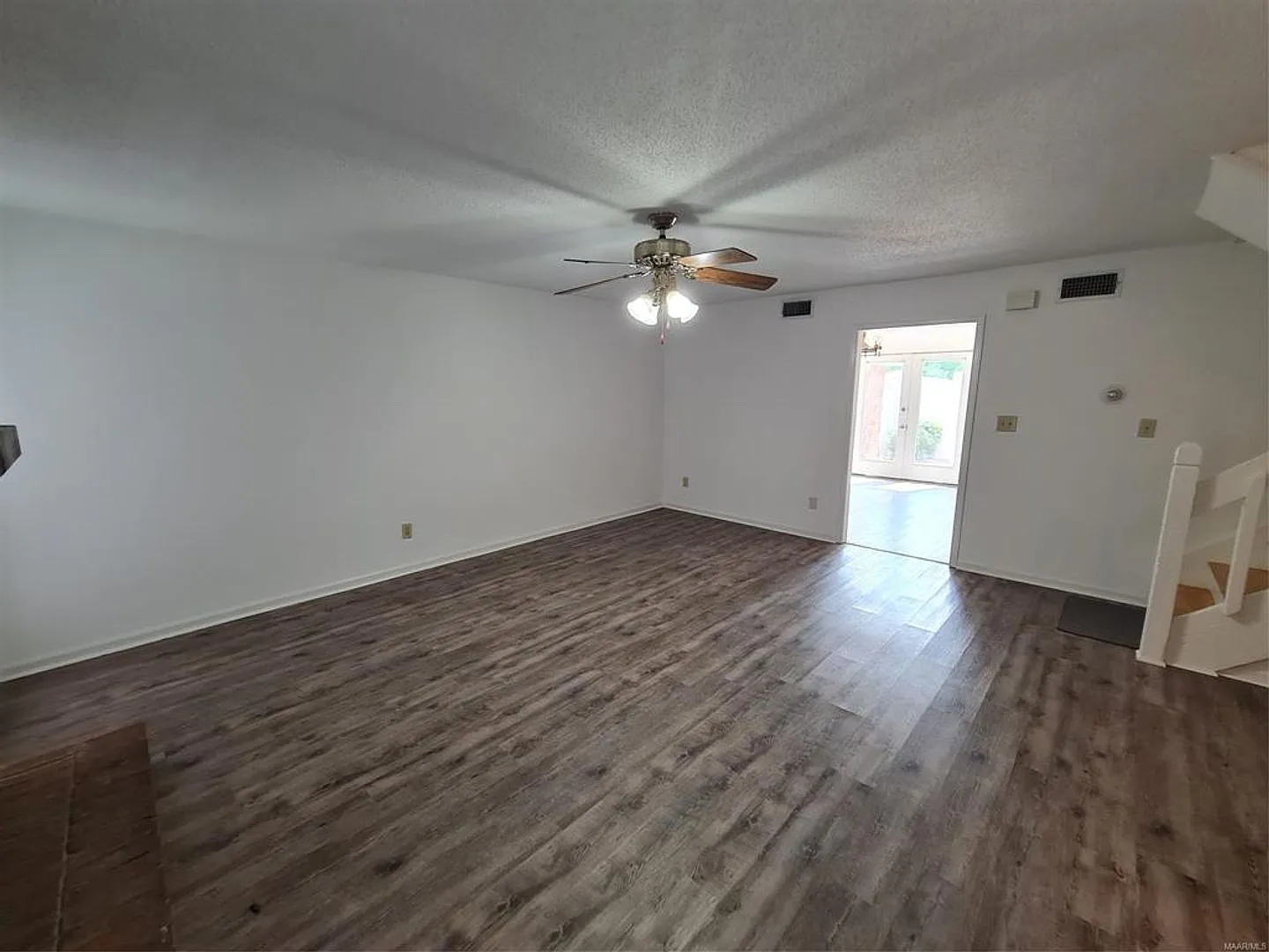 Townhouse off Vaughn Rd — Photo 4