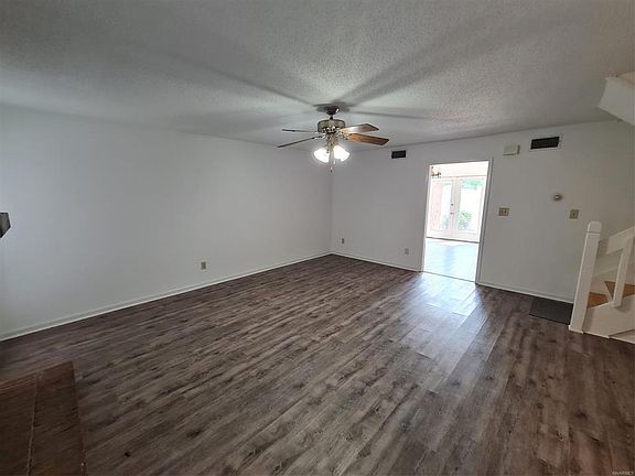 4th image of 2136 Rexford Rd