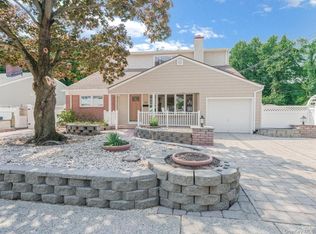 250 Lake Shore Blvd, Massapequa Park, NY 11762
