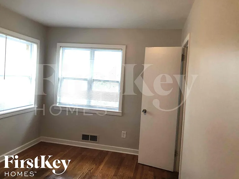 901 Elizabeth Dr — Photo 11