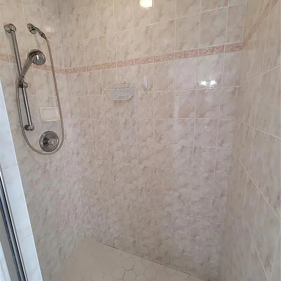 72 Long Meadow Ct — Photo 17
