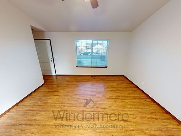 3rd image of 187 NW Maria St #2